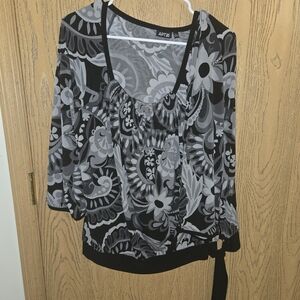 Apt. 9 Women's Black and Gray Floral Top